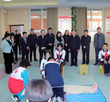 中国红十字会会长陈竺莅临新乡调研红十字青少年工作